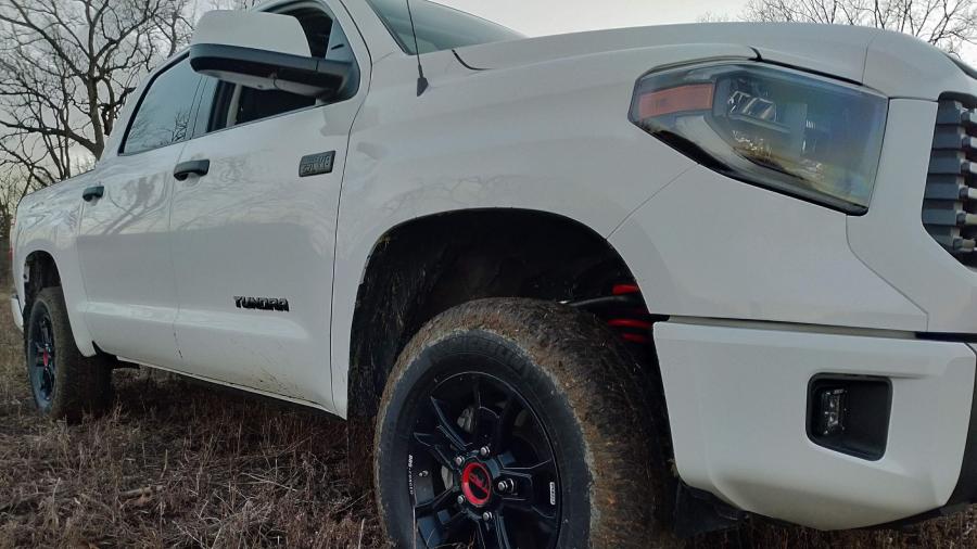 Детали экстерьера Toyota Tundra TRD Pro CrewMax 2019 года  (фото 15 из 27)